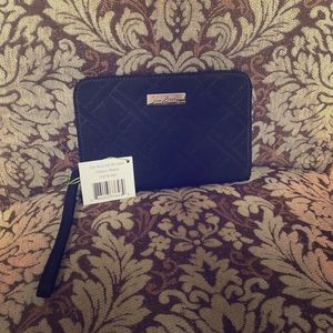 Vera Bradley Zip-Around Wristlet NWT